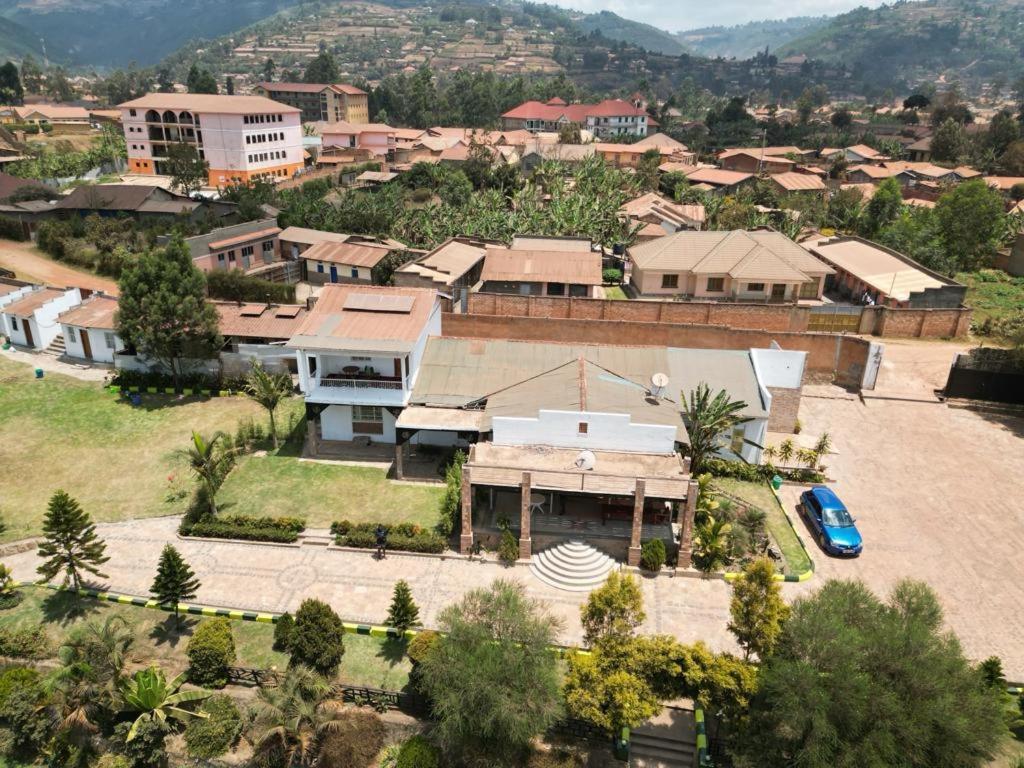 Riverside Resort Hotel Kabale Bagian luar foto
