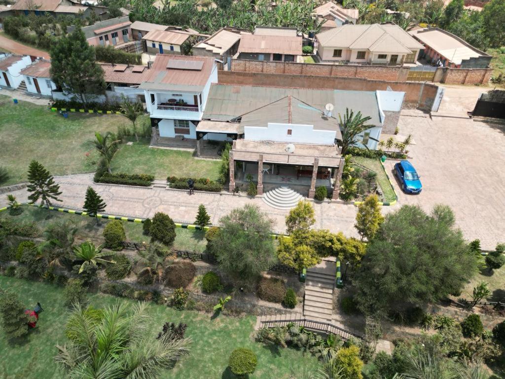 Riverside Resort Hotel Kabale Bagian luar foto