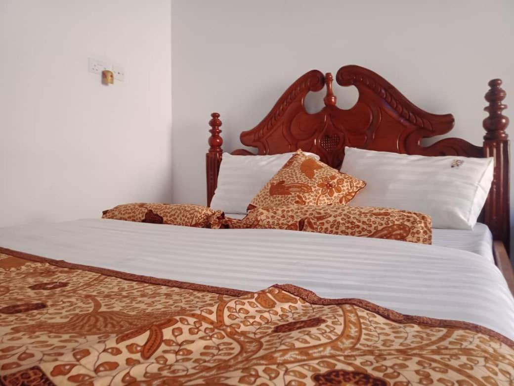 Riverside Resort Hotel Kabale Bagian luar foto