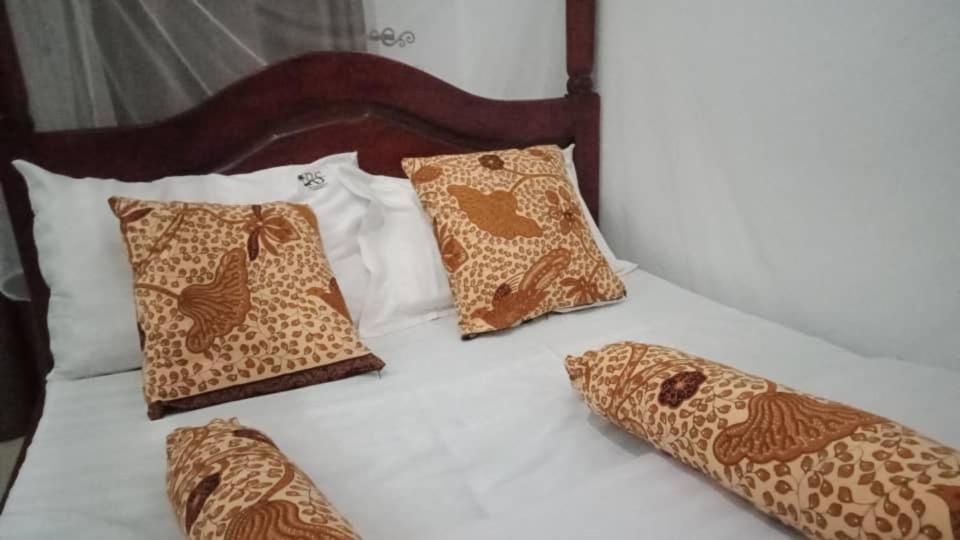Riverside Resort Hotel Kabale Bagian luar foto