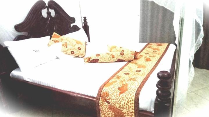 Riverside Resort Hotel Kabale Bagian luar foto