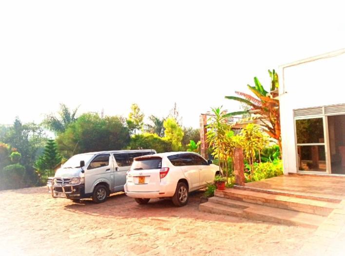 Riverside Resort Hotel Kabale Bagian luar foto
