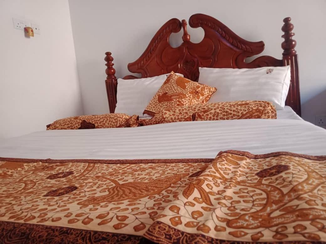 Riverside Resort Hotel Kabale Bagian luar foto
