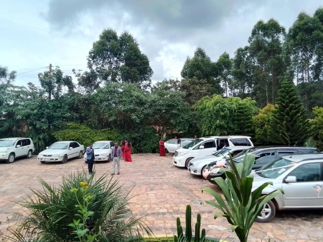 Riverside Resort Hotel Kabale Bagian luar foto