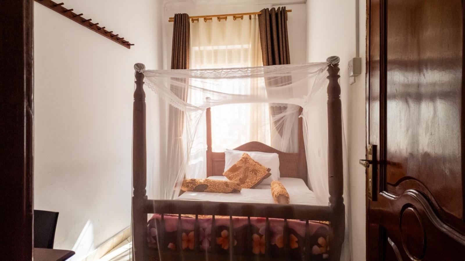Riverside Resort Hotel Kabale Bagian luar foto