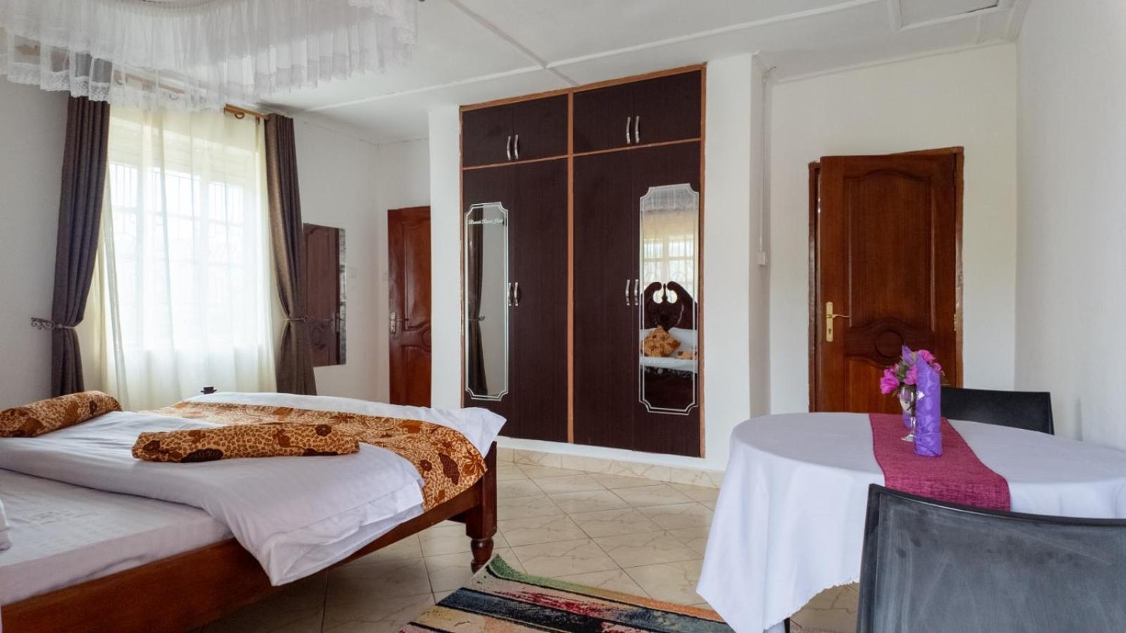 Riverside Resort Hotel Kabale Bagian luar foto