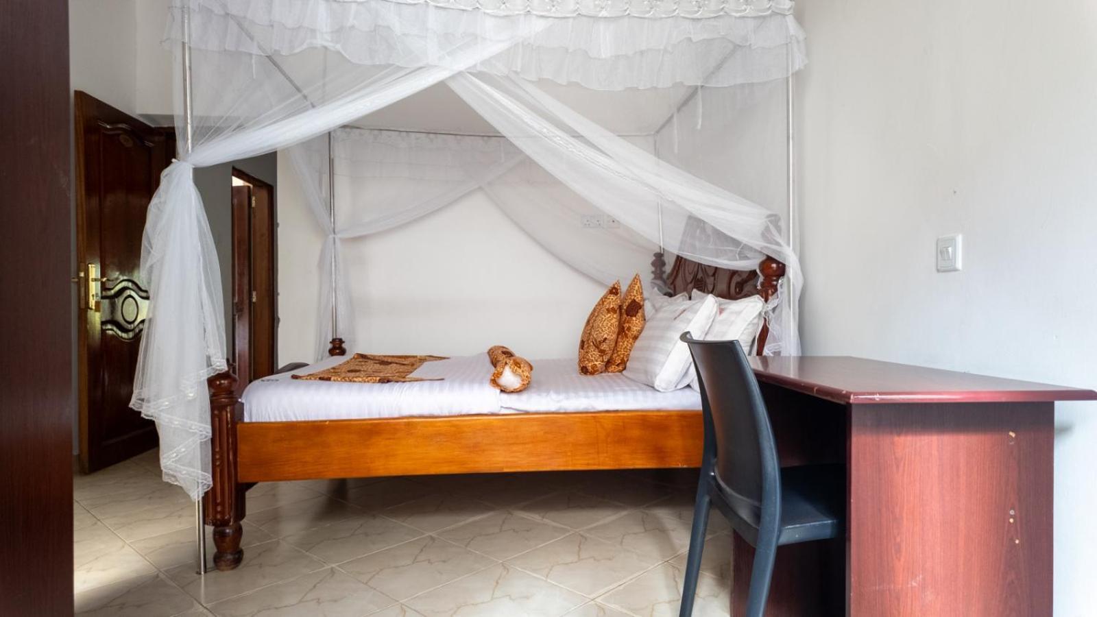 Riverside Resort Hotel Kabale Bagian luar foto