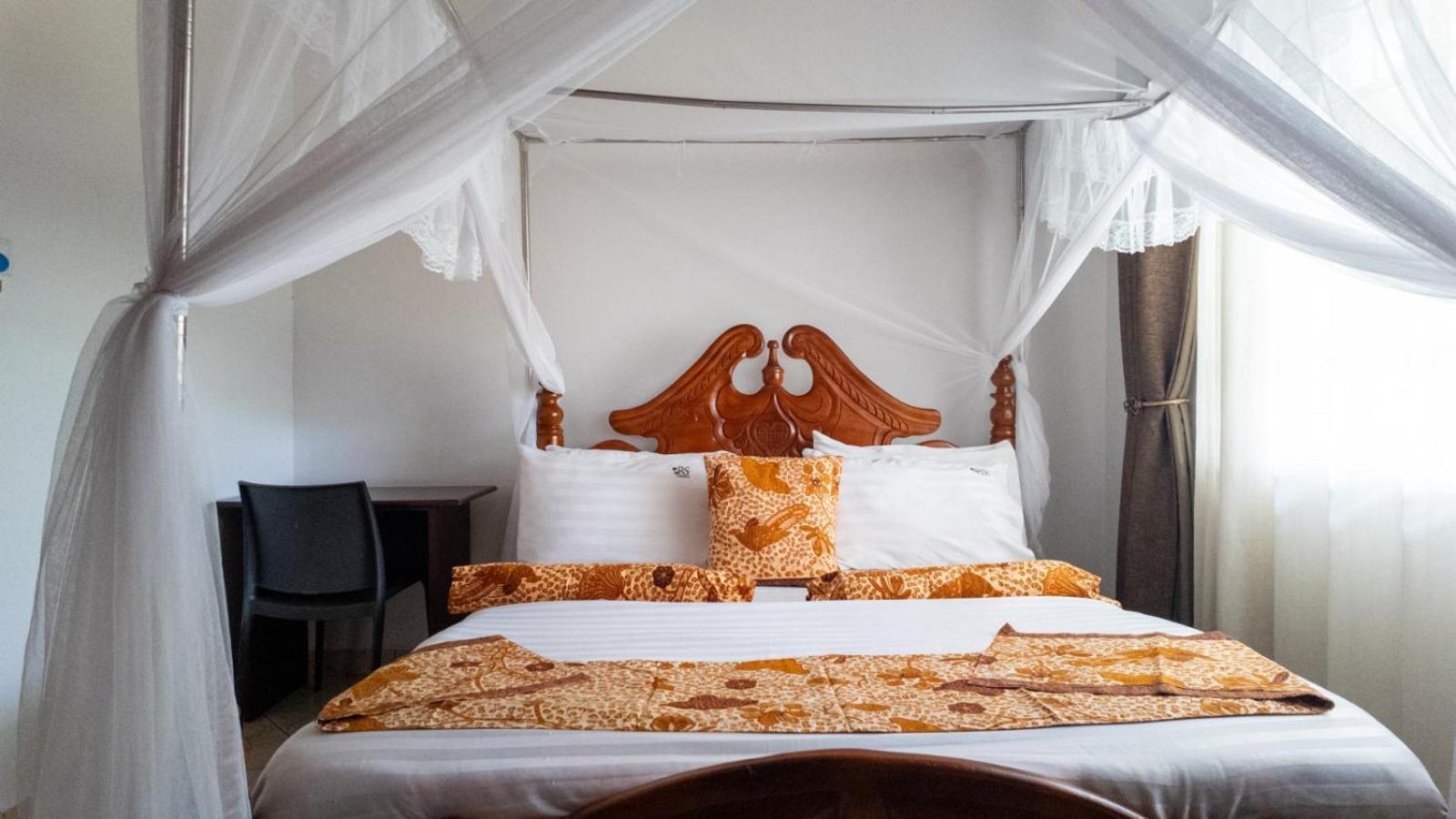 Riverside Resort Hotel Kabale Bagian luar foto