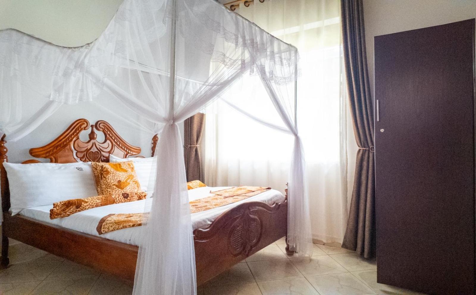 Riverside Resort Hotel Kabale Bagian luar foto
