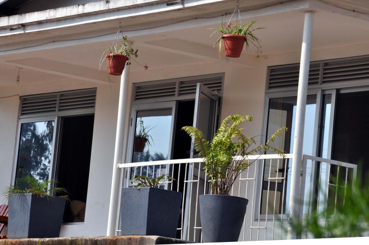 Riverside Resort Hotel Kabale Bagian luar foto